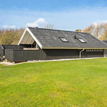 3 Bedroom Beautiful In Holiday home *