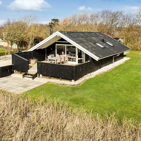 3 Bedroom Beautiful In Holiday home *